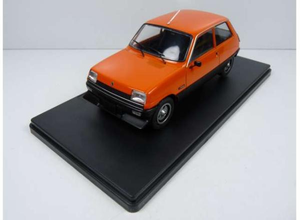 Renault 5 orange